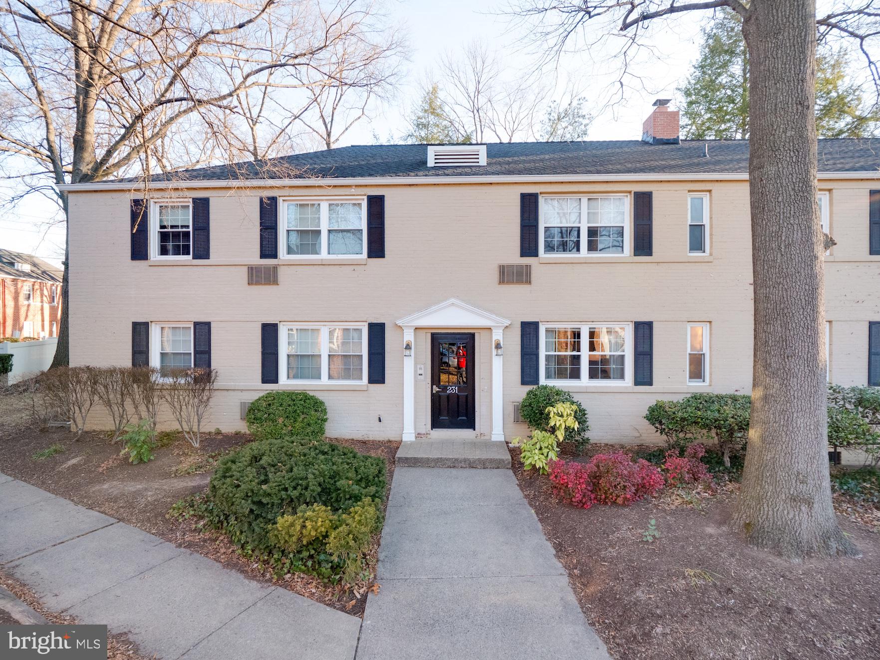 ARLINGTON OAKS - Residential