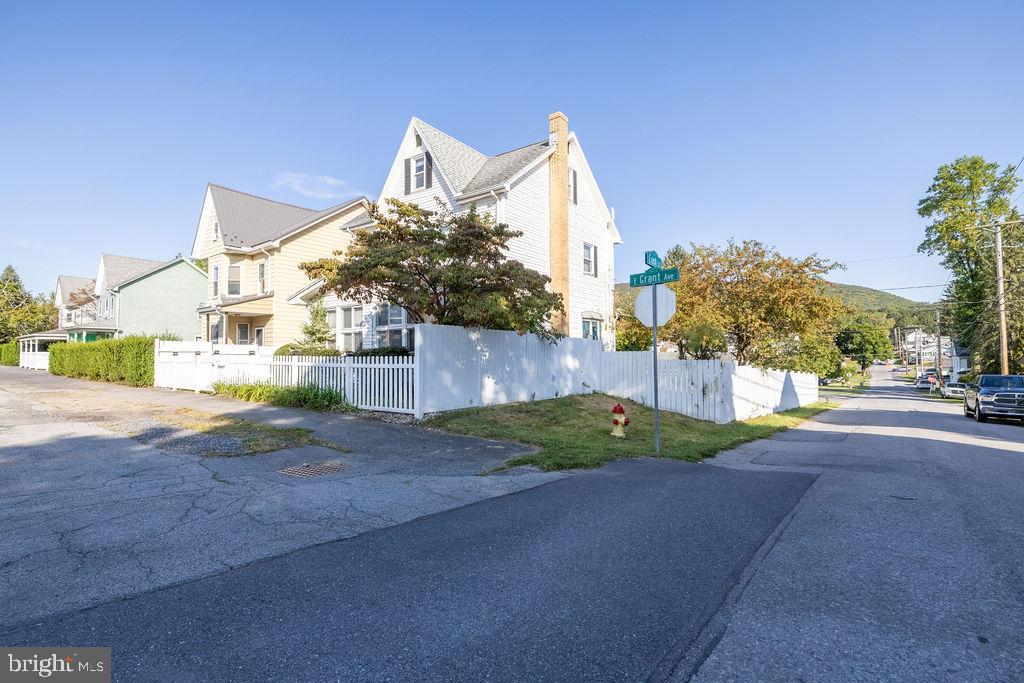 EAST END - Residential