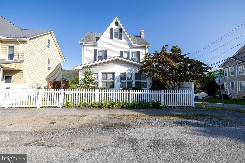 EAST END - Residential