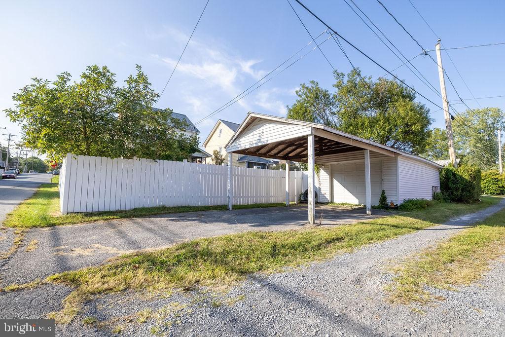 EAST END - Residential