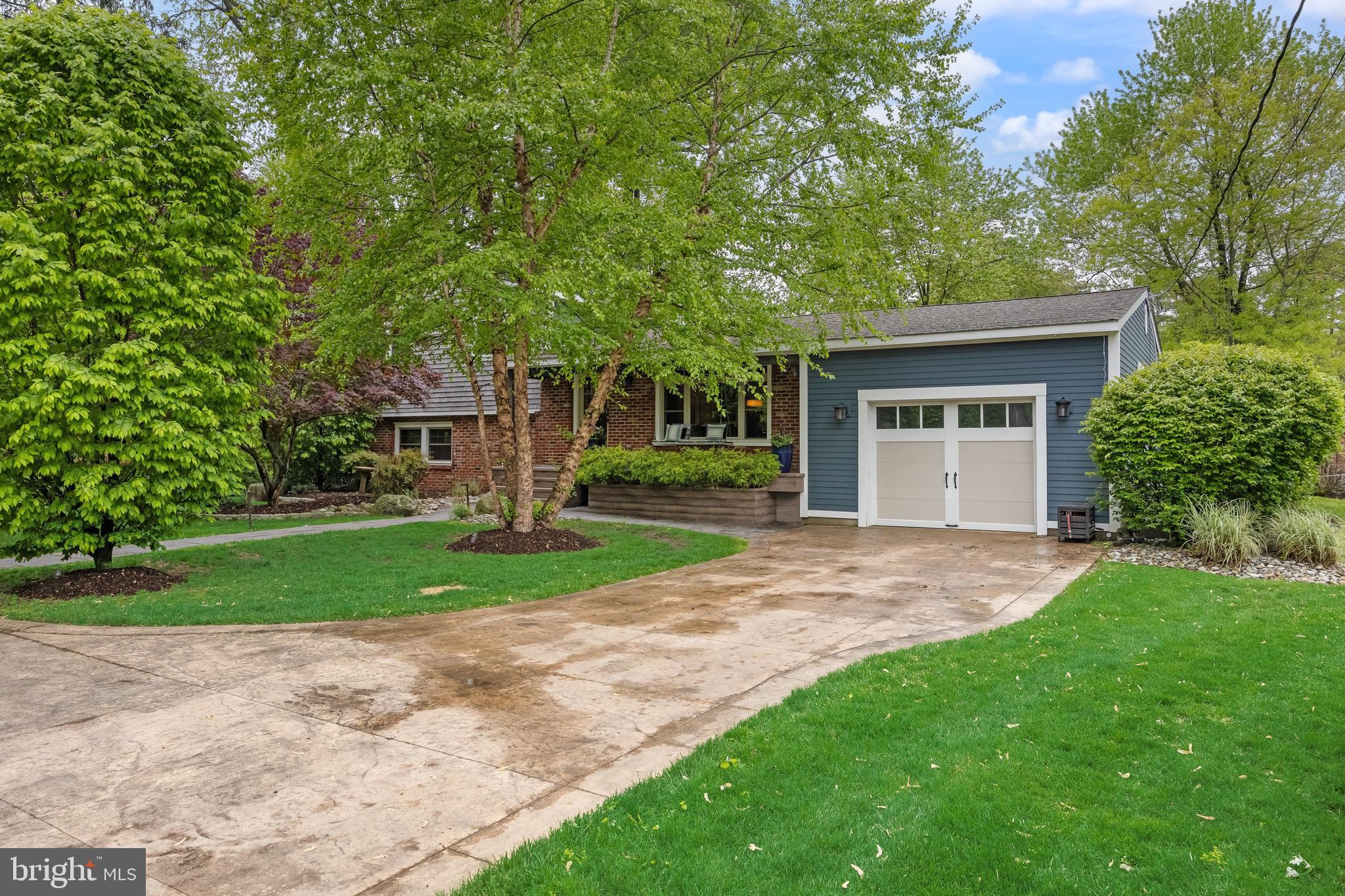 32 OAKWOOD DRIVE