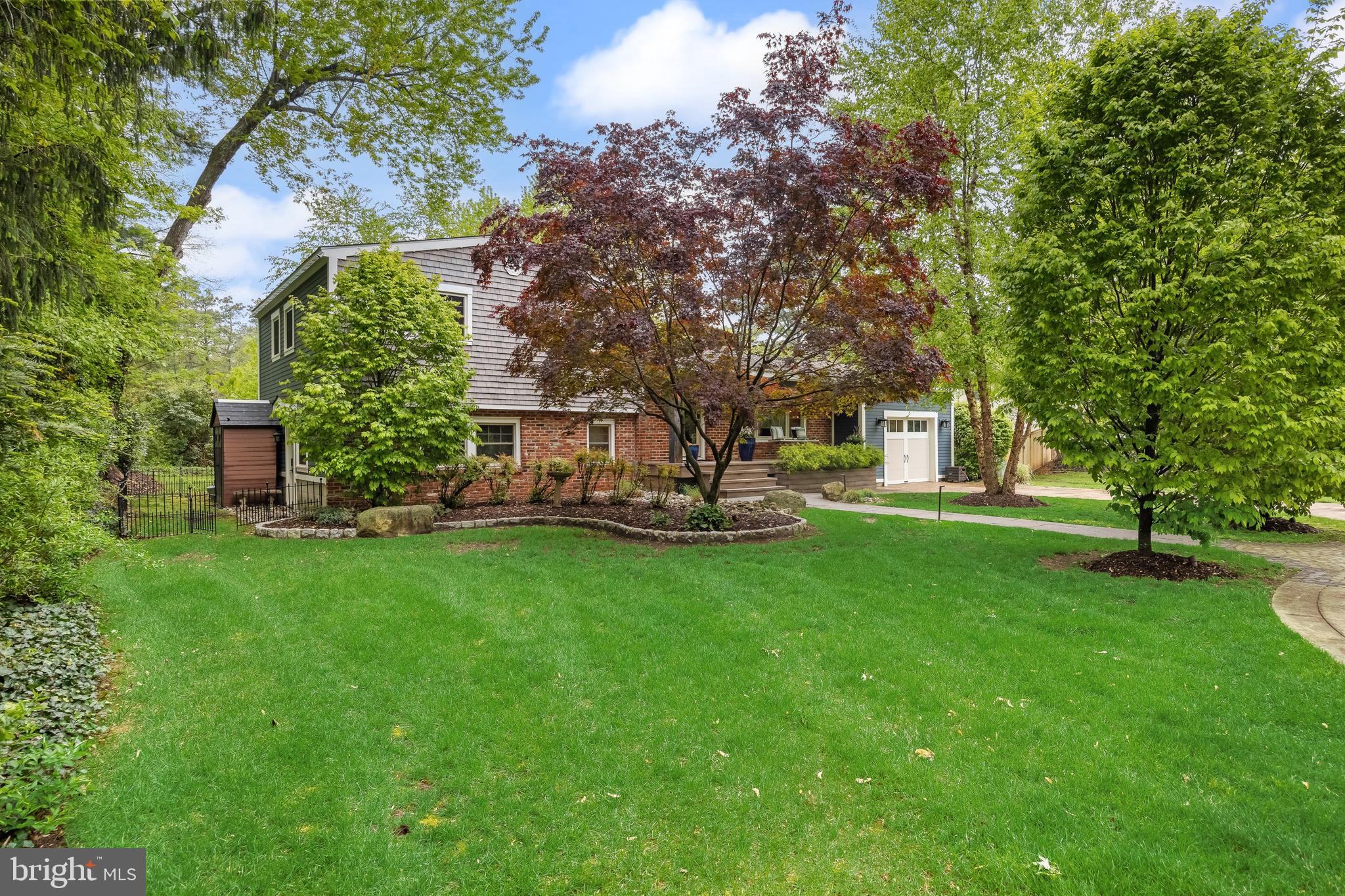 32 OAKWOOD DRIVE