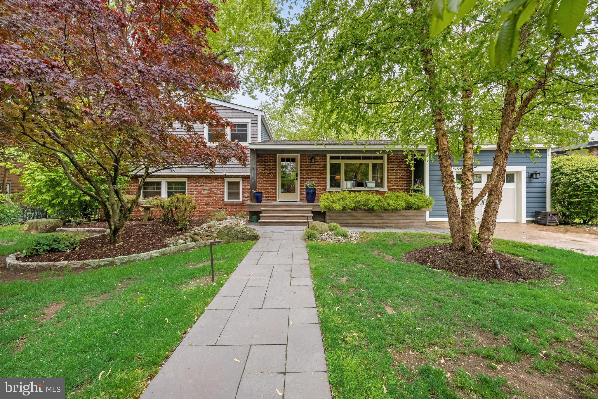 32 OAKWOOD DRIVE