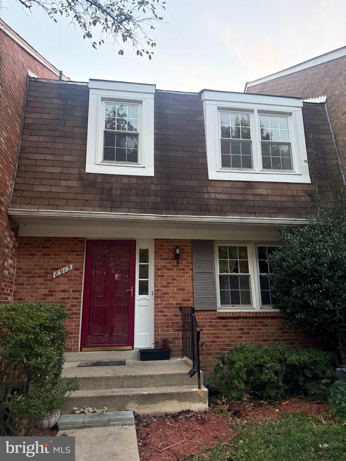 8915 GRANDSTAFF COURT