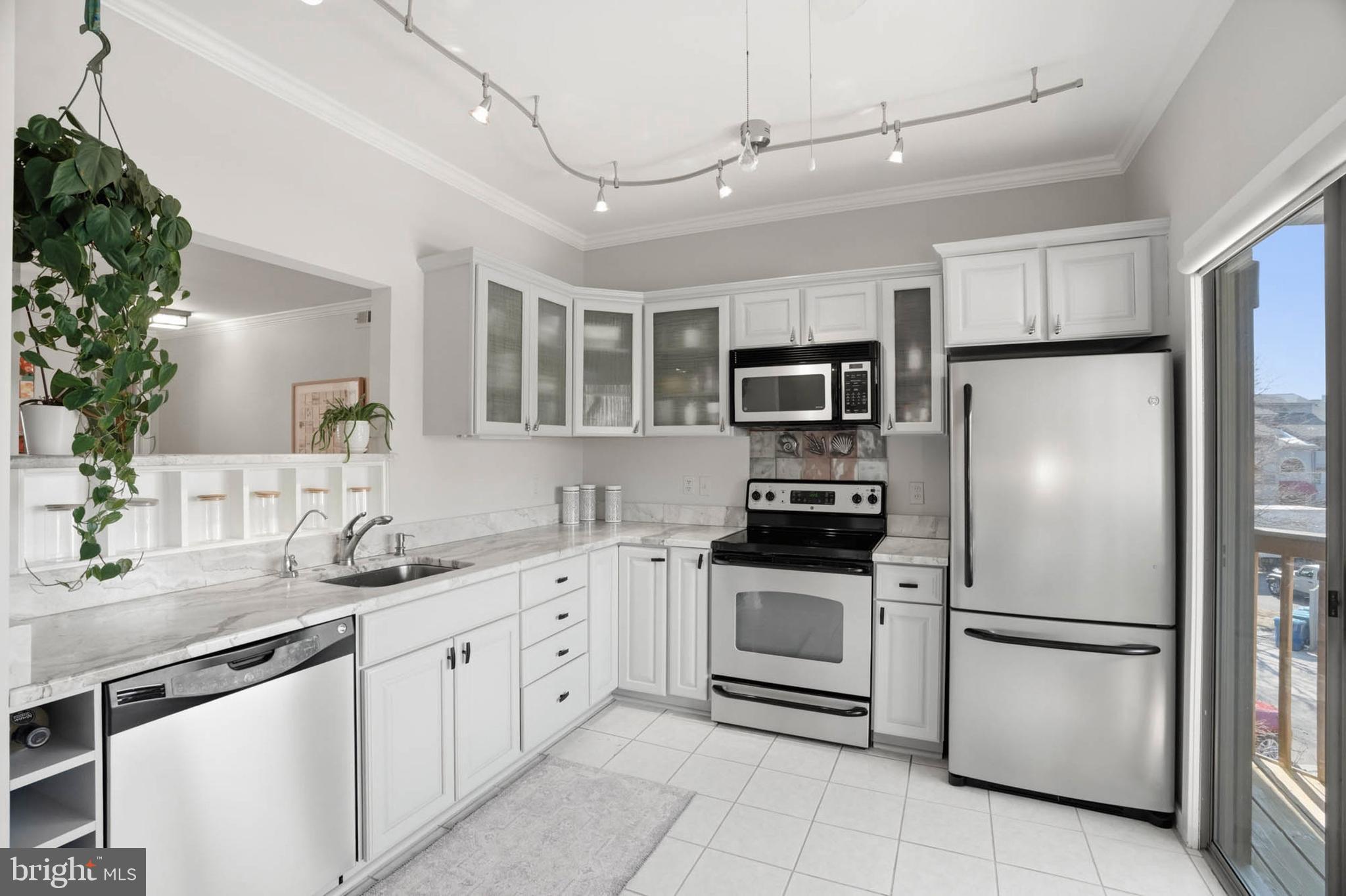 CHESAPEAKE HARBOUR - Residential