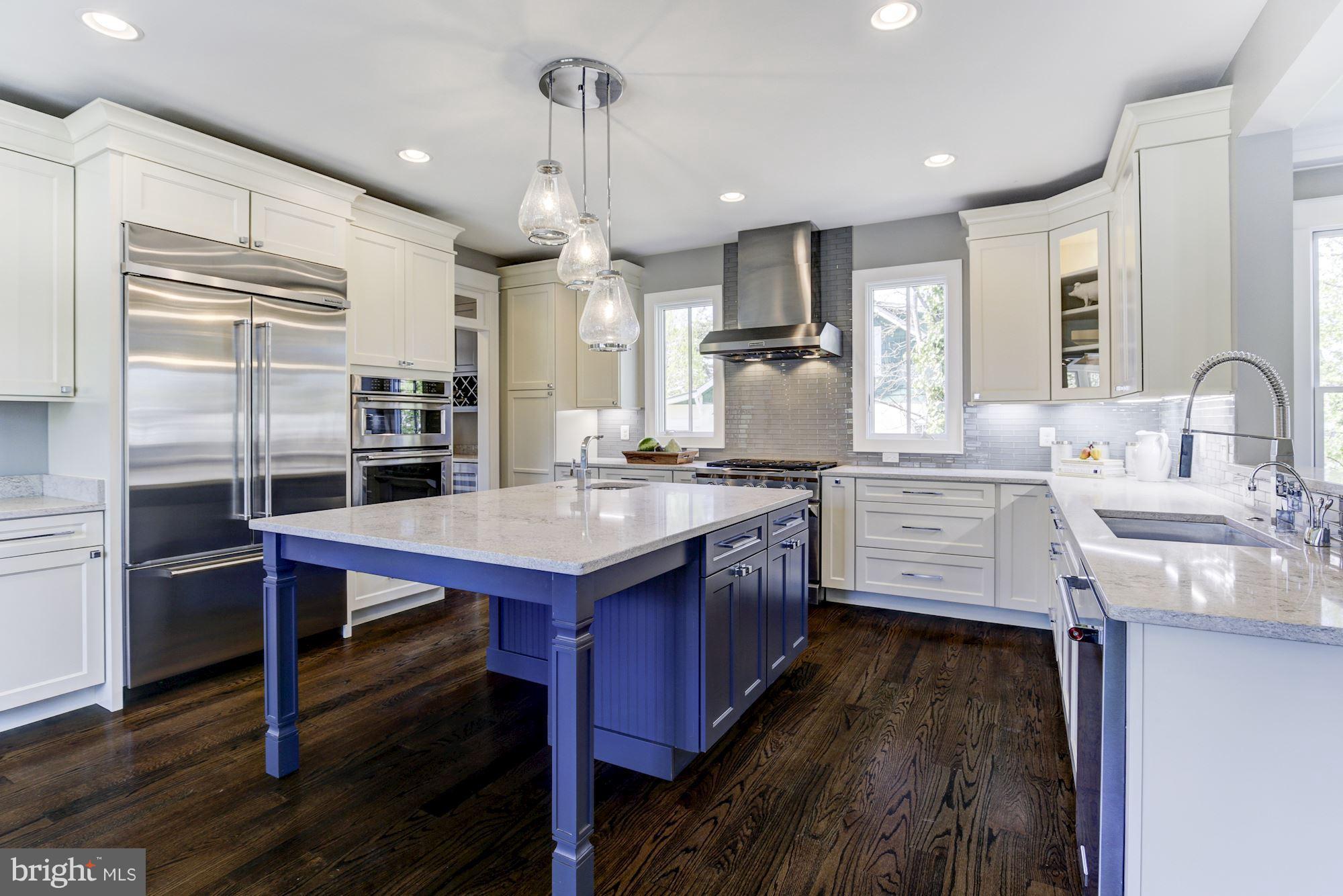 LYON VILLAGE - Residential