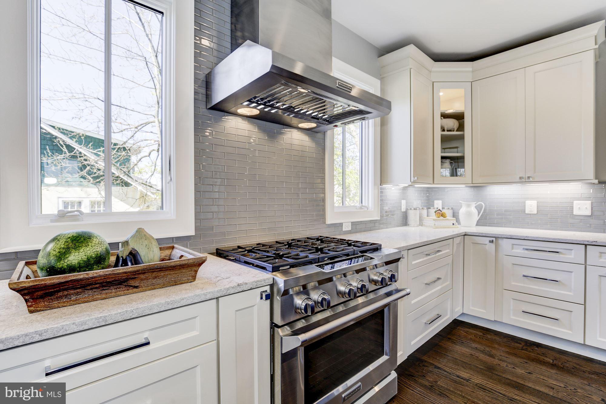 LYON VILLAGE - Residential