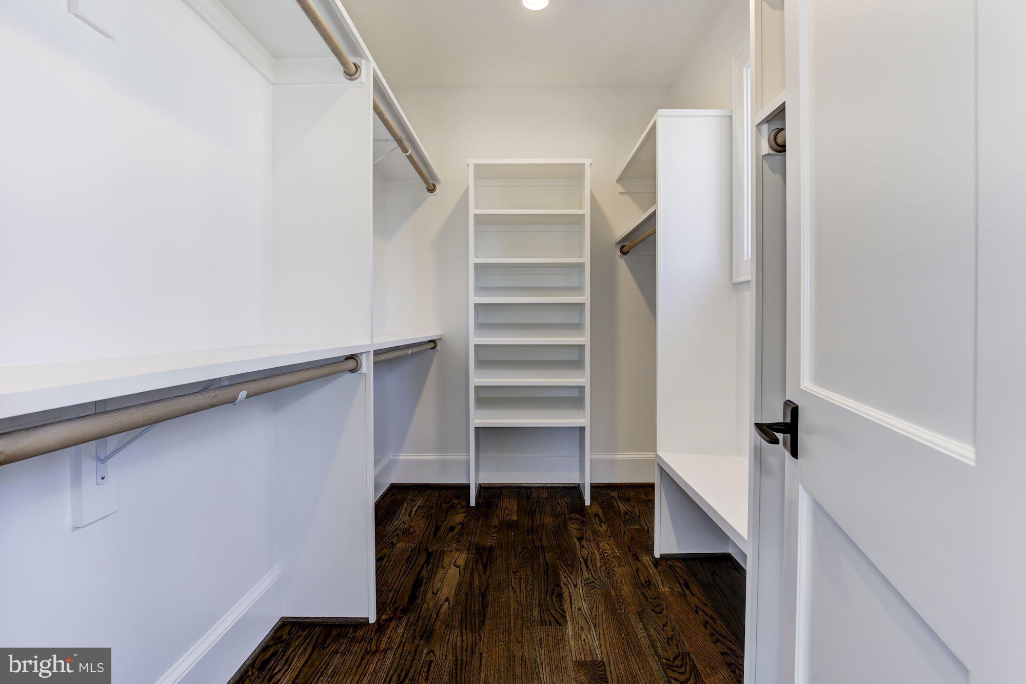 LYON VILLAGE - Residential