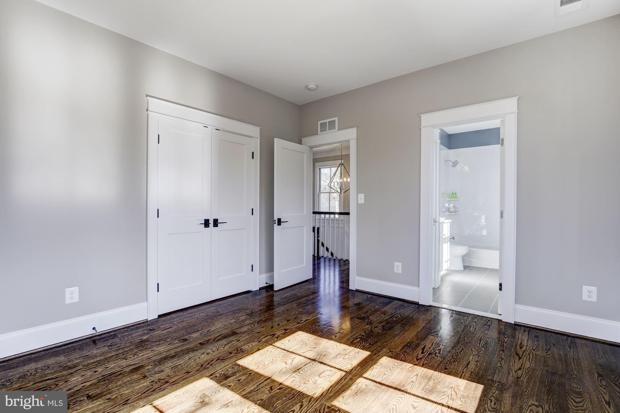 LYON VILLAGE - Residential