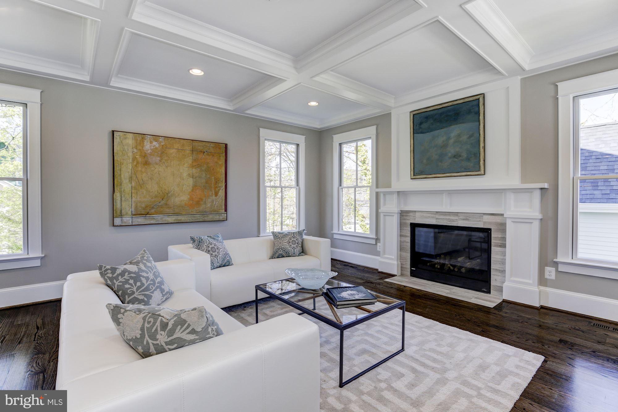 LYON VILLAGE - Residential