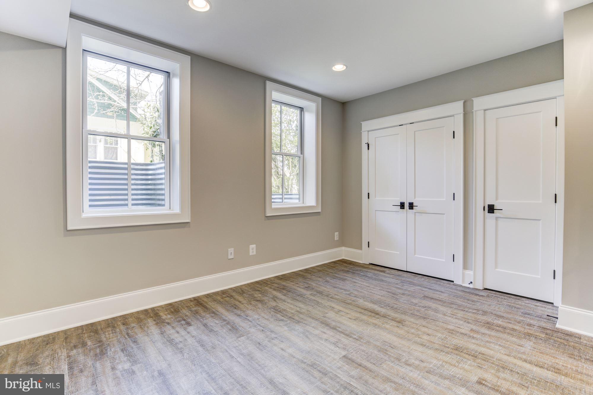 LYON VILLAGE - Residential