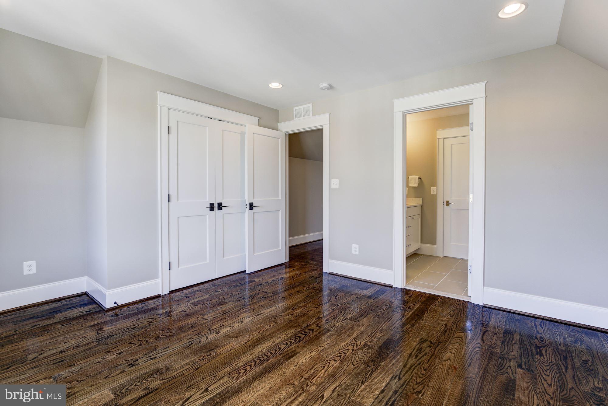 LYON VILLAGE - Residential