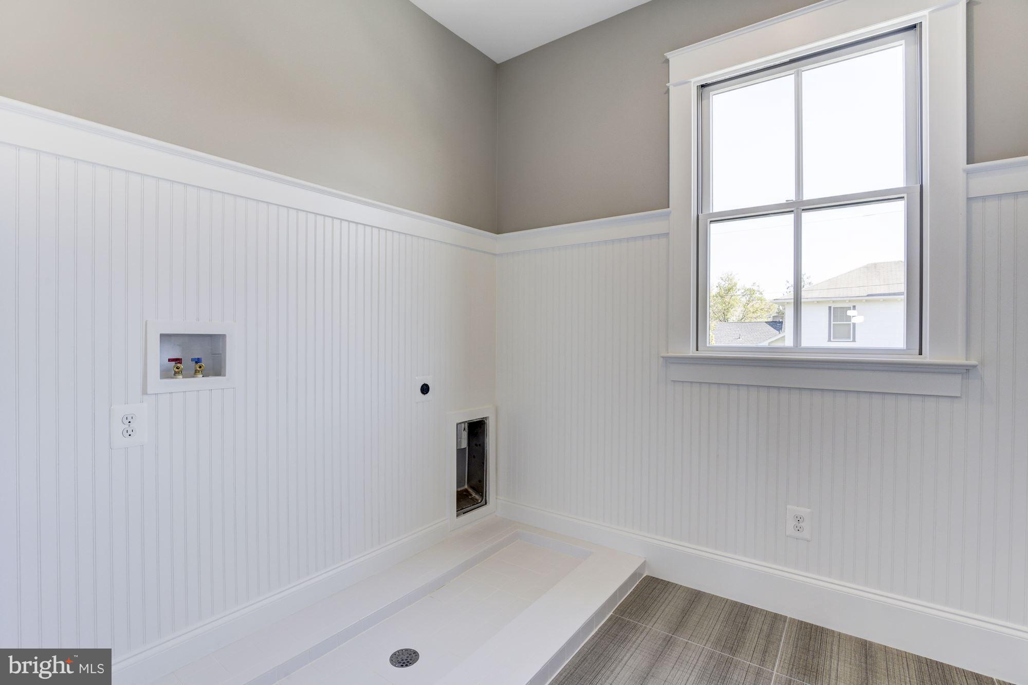 LYON VILLAGE - Residential