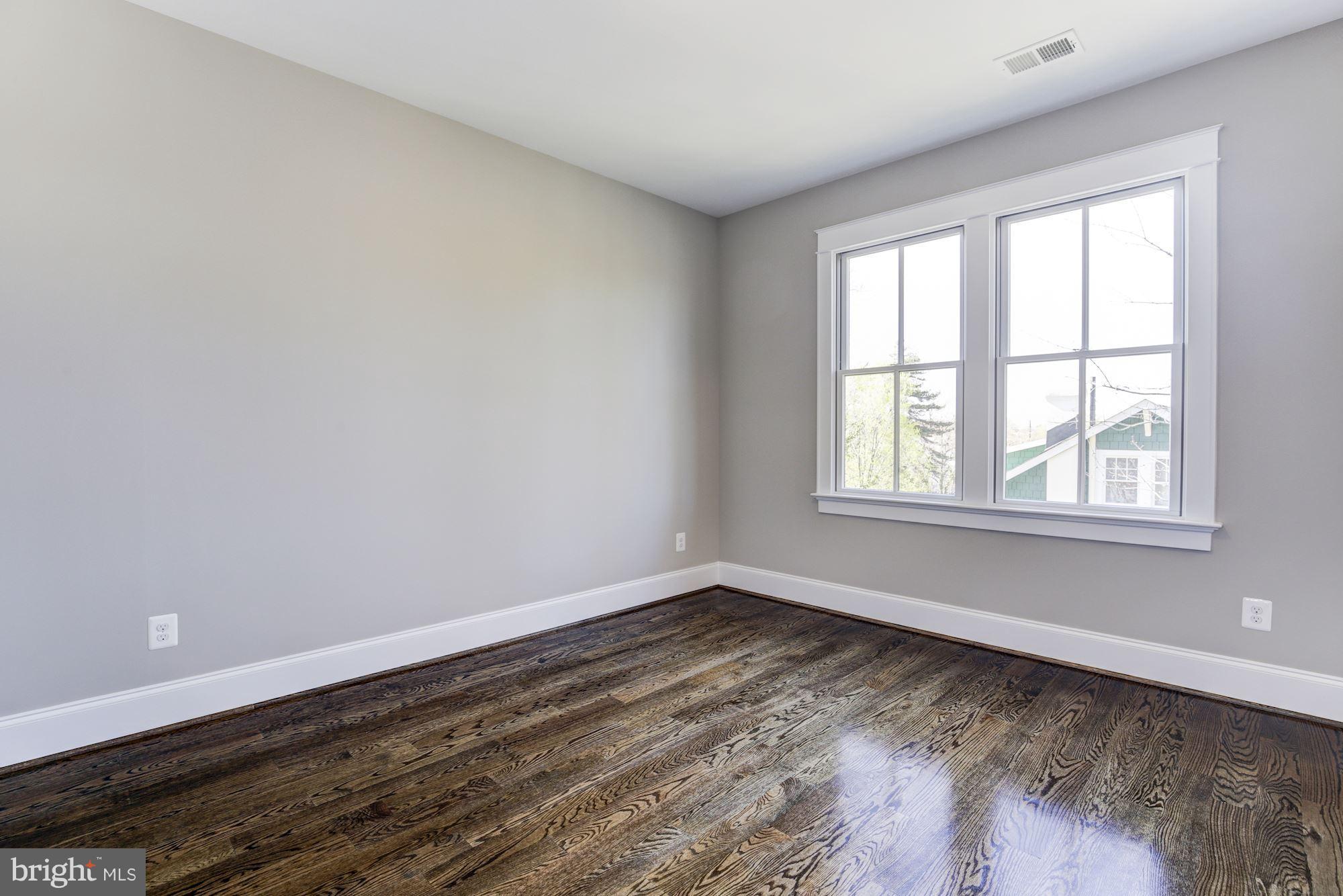 LYON VILLAGE - Residential