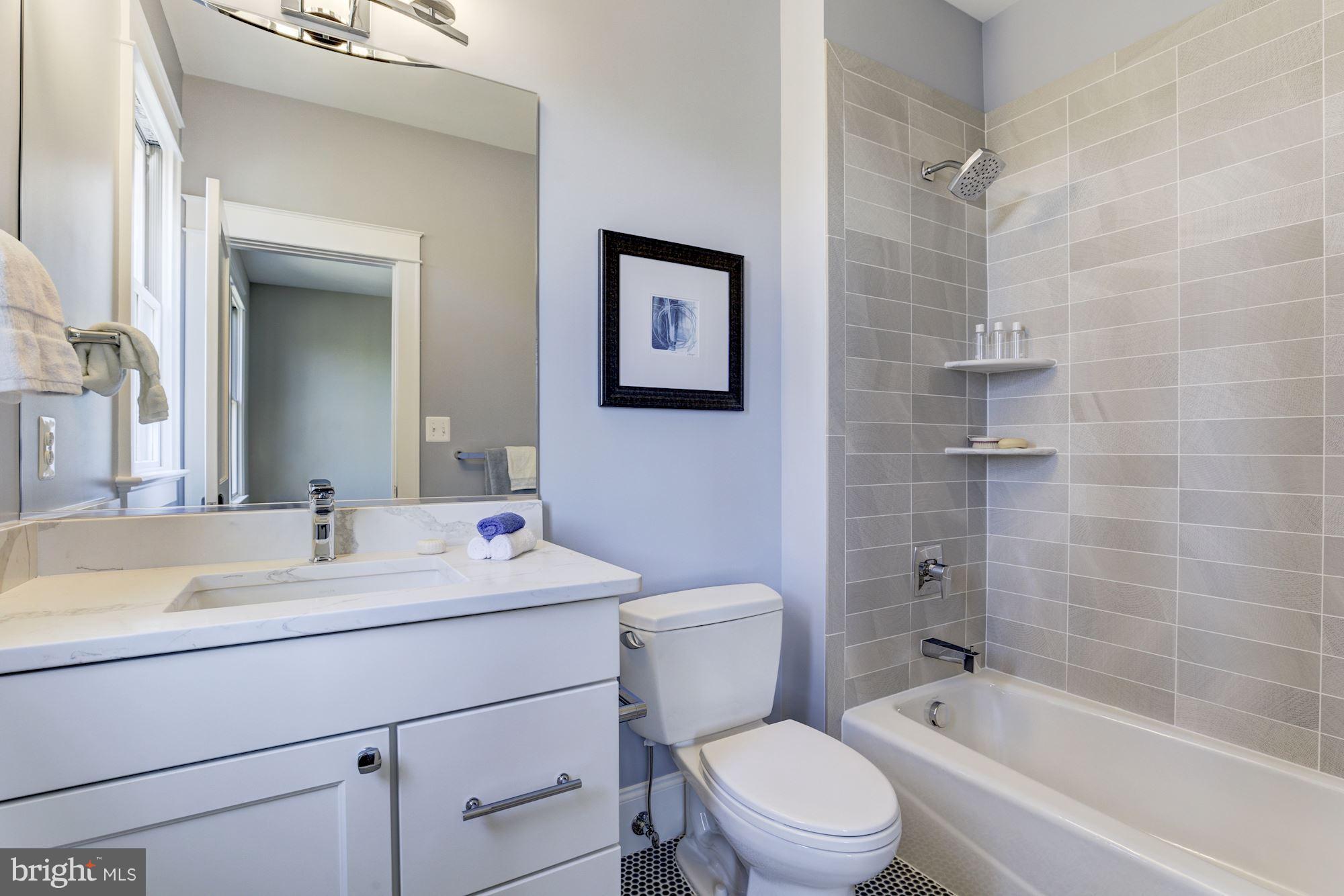 LYON VILLAGE - Residential