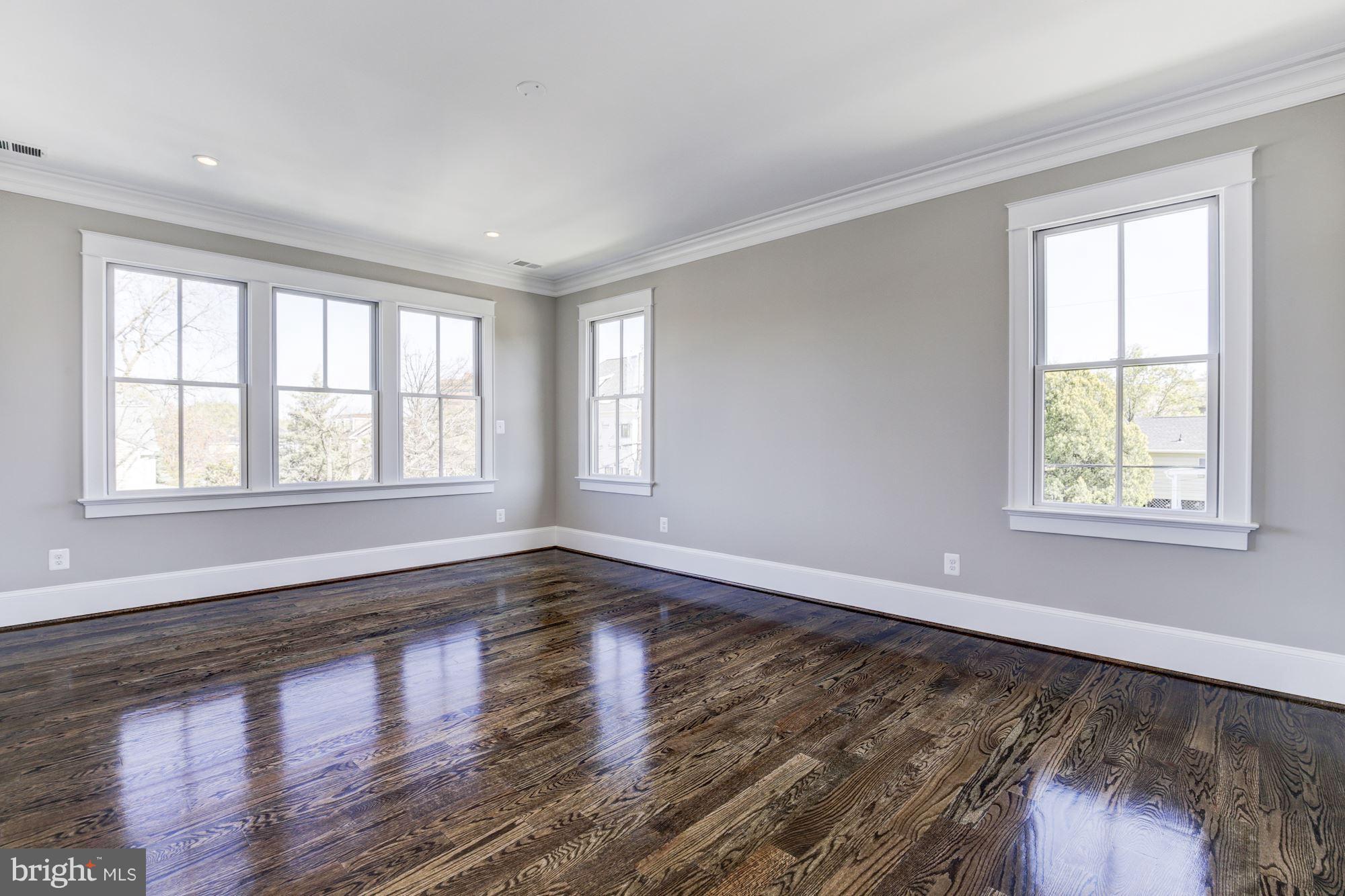 LYON VILLAGE - Residential