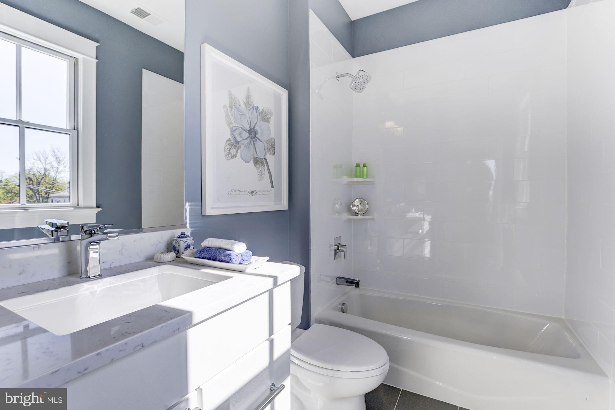 LYON VILLAGE - Residential