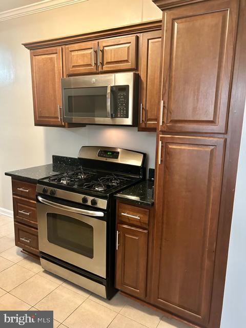 HOLLINS MARKET - Residential Lease