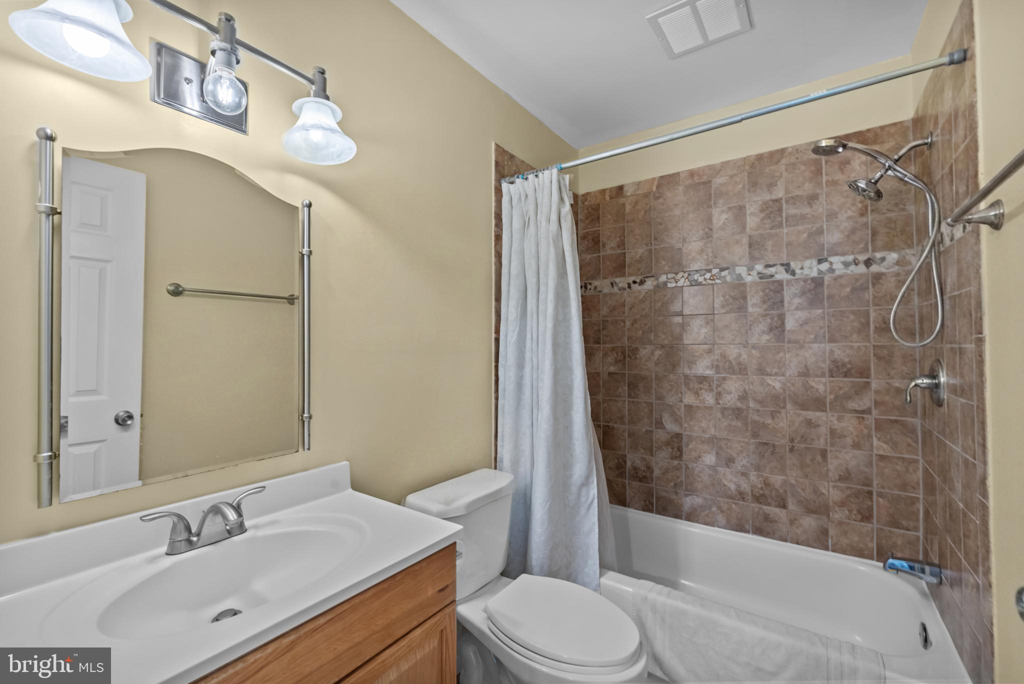 NEWINGTON STATION - Residential