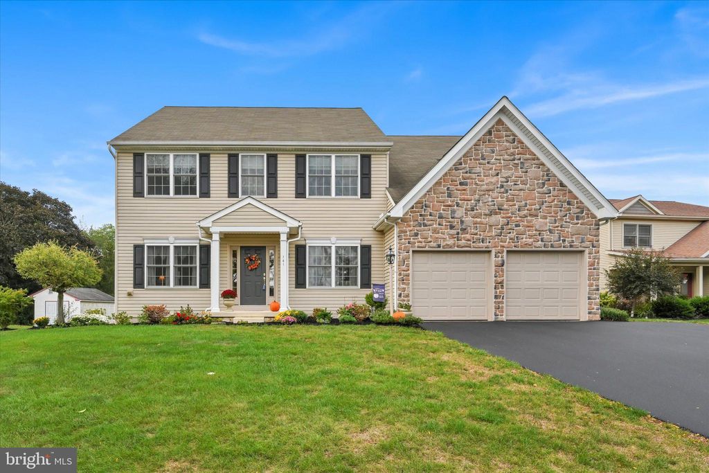 Photo of 701 Hampden Road, ELIZABETHTOWN, PA 17022 (MLS # PALA2077022)