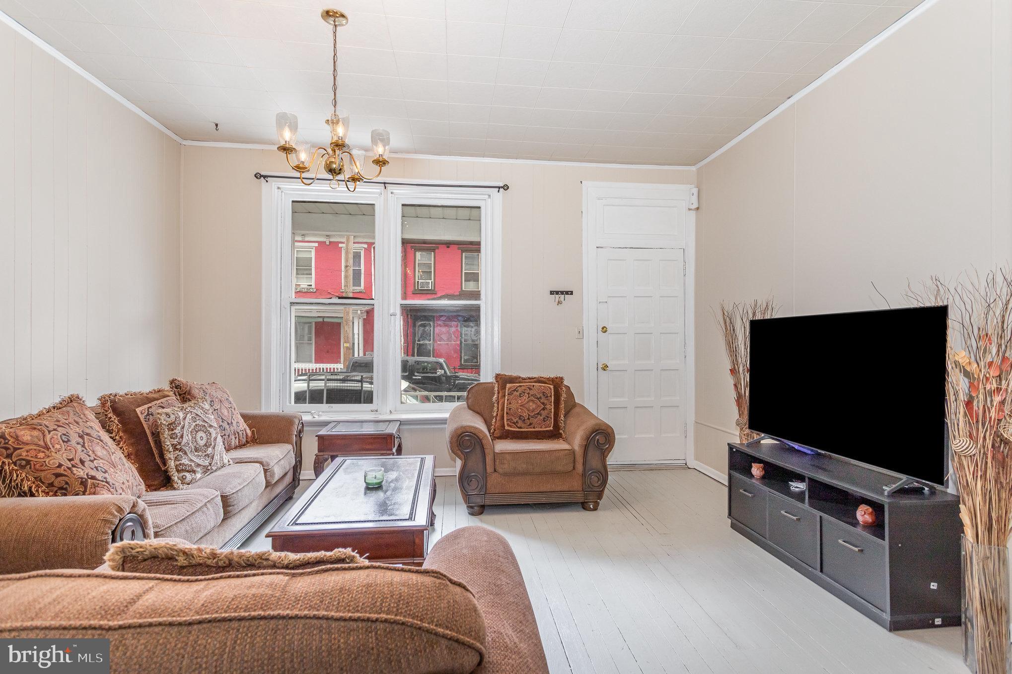 16 S 11TH STREET