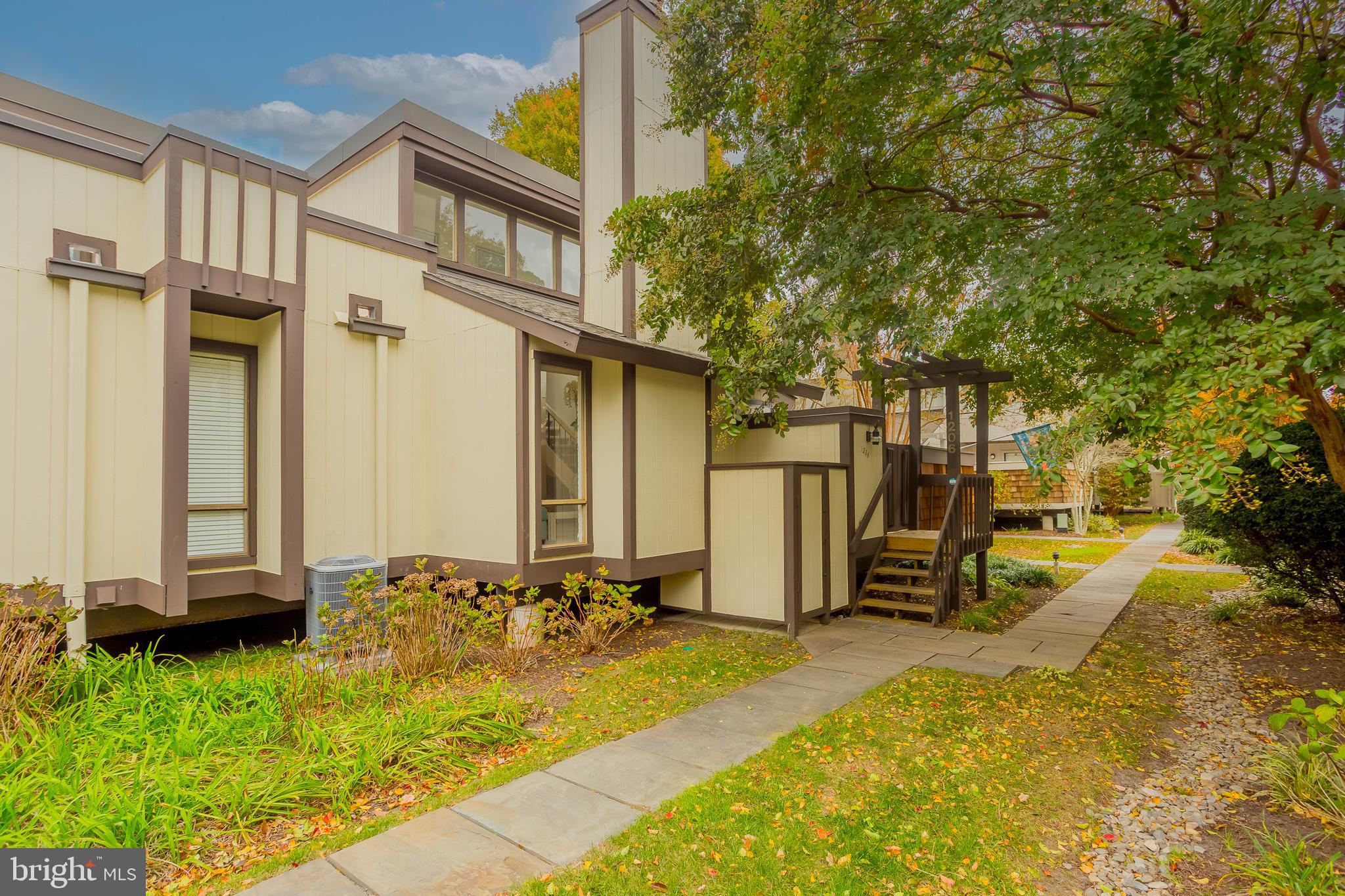 33597 CENTER COURT 1206