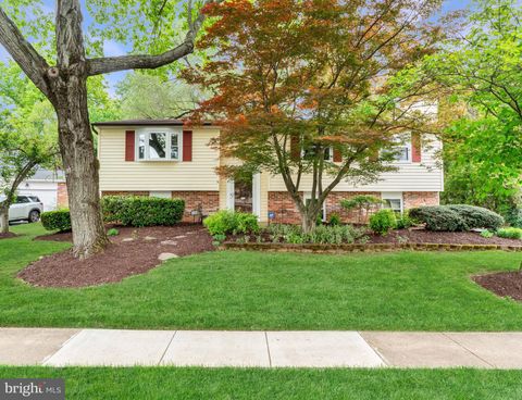Photo of 1105 Clarke Street, HERNDON, VA 20170 (MLS # VAFX2303722)