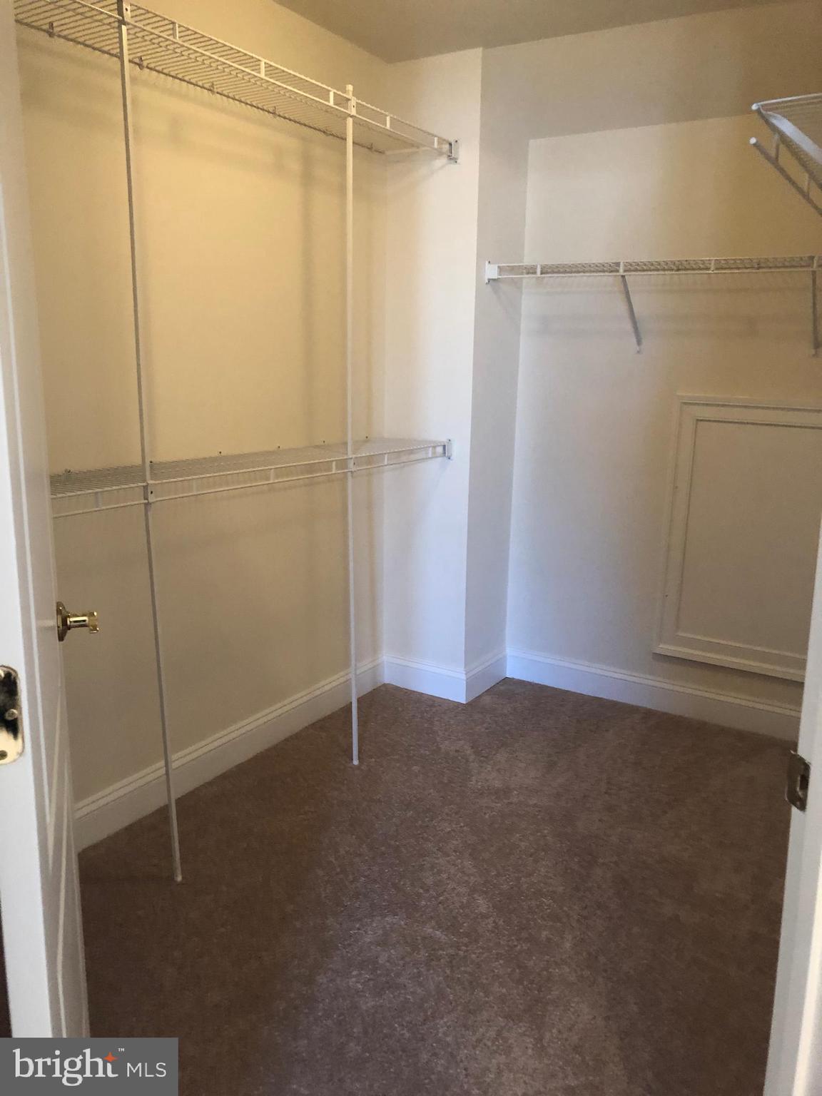 COUNTRY CREEK - Residential Lease