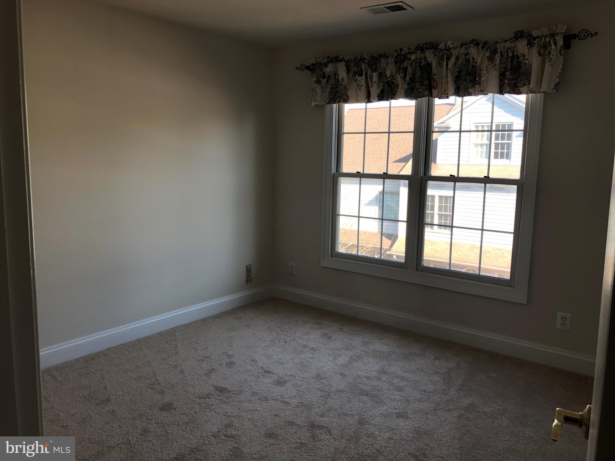 COUNTRY CREEK - Residential Lease