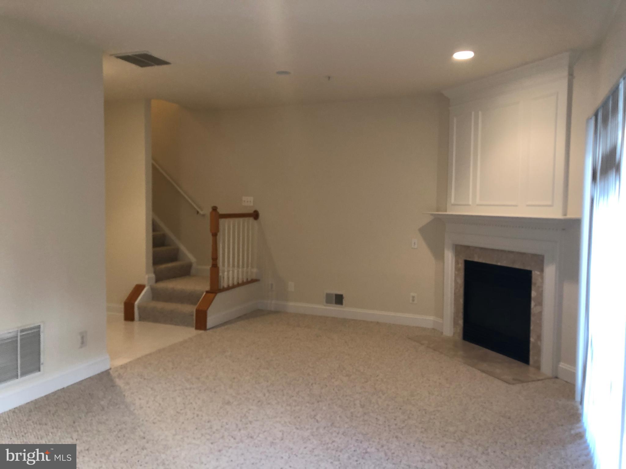 COUNTRY CREEK - Residential Lease