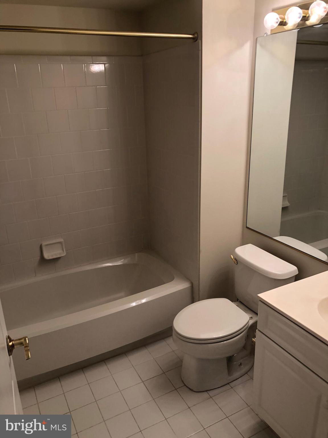 COUNTRY CREEK - Residential Lease