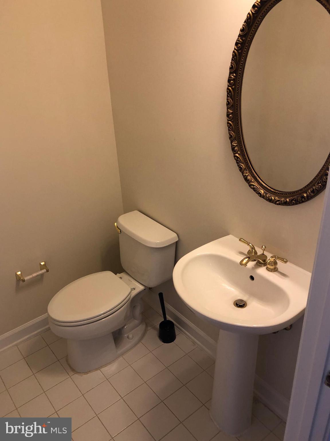 COUNTRY CREEK - Residential Lease