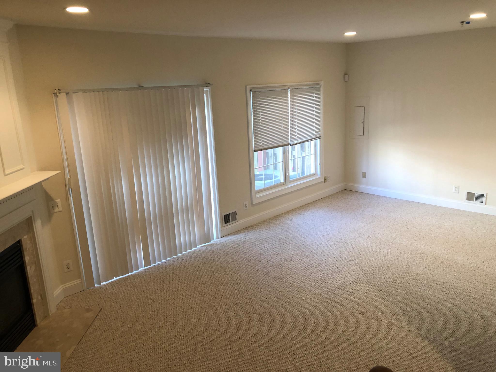 COUNTRY CREEK - Residential Lease