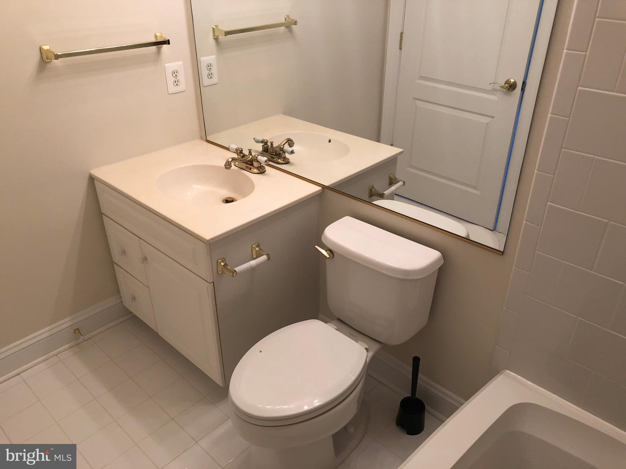 COUNTRY CREEK - Residential Lease