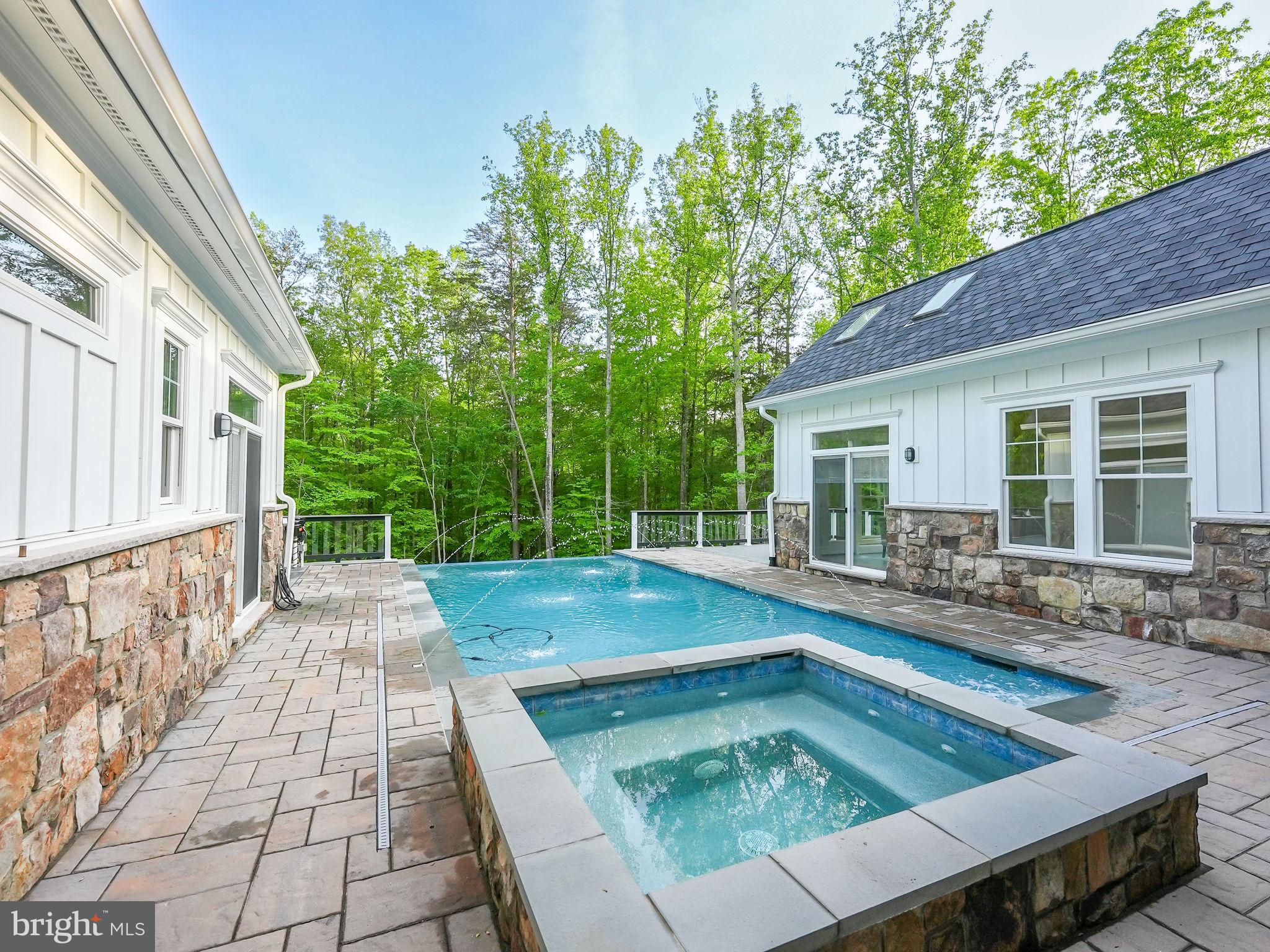 WOLF RUN SHOALS - Residential