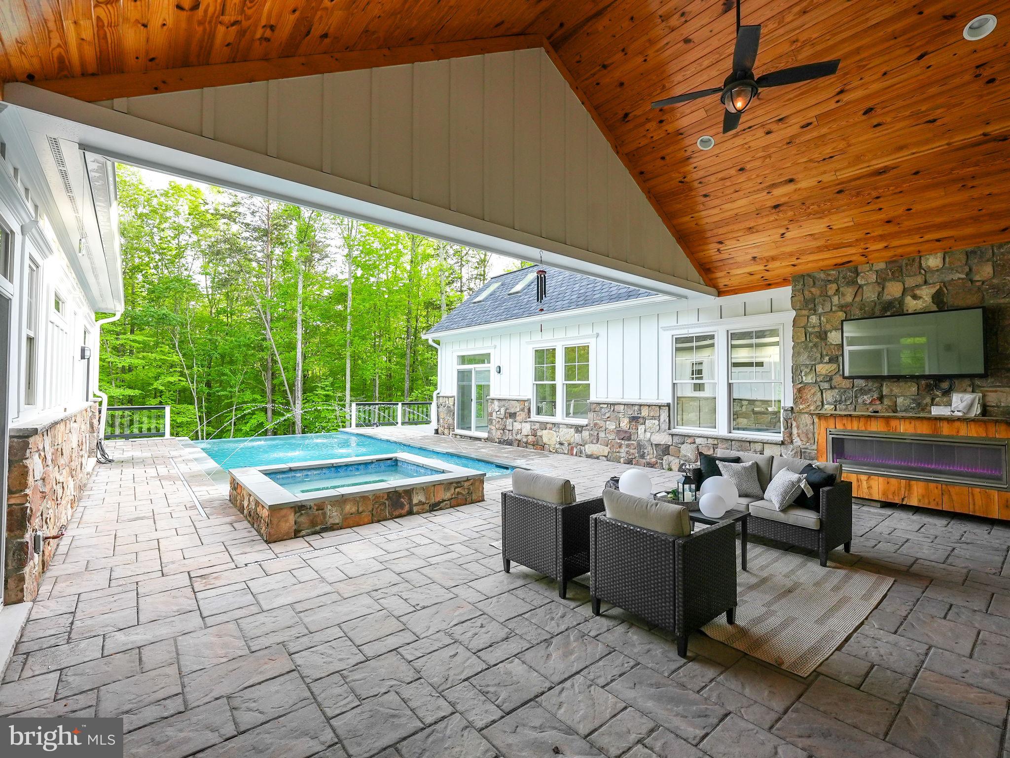 WOLF RUN SHOALS - Residential