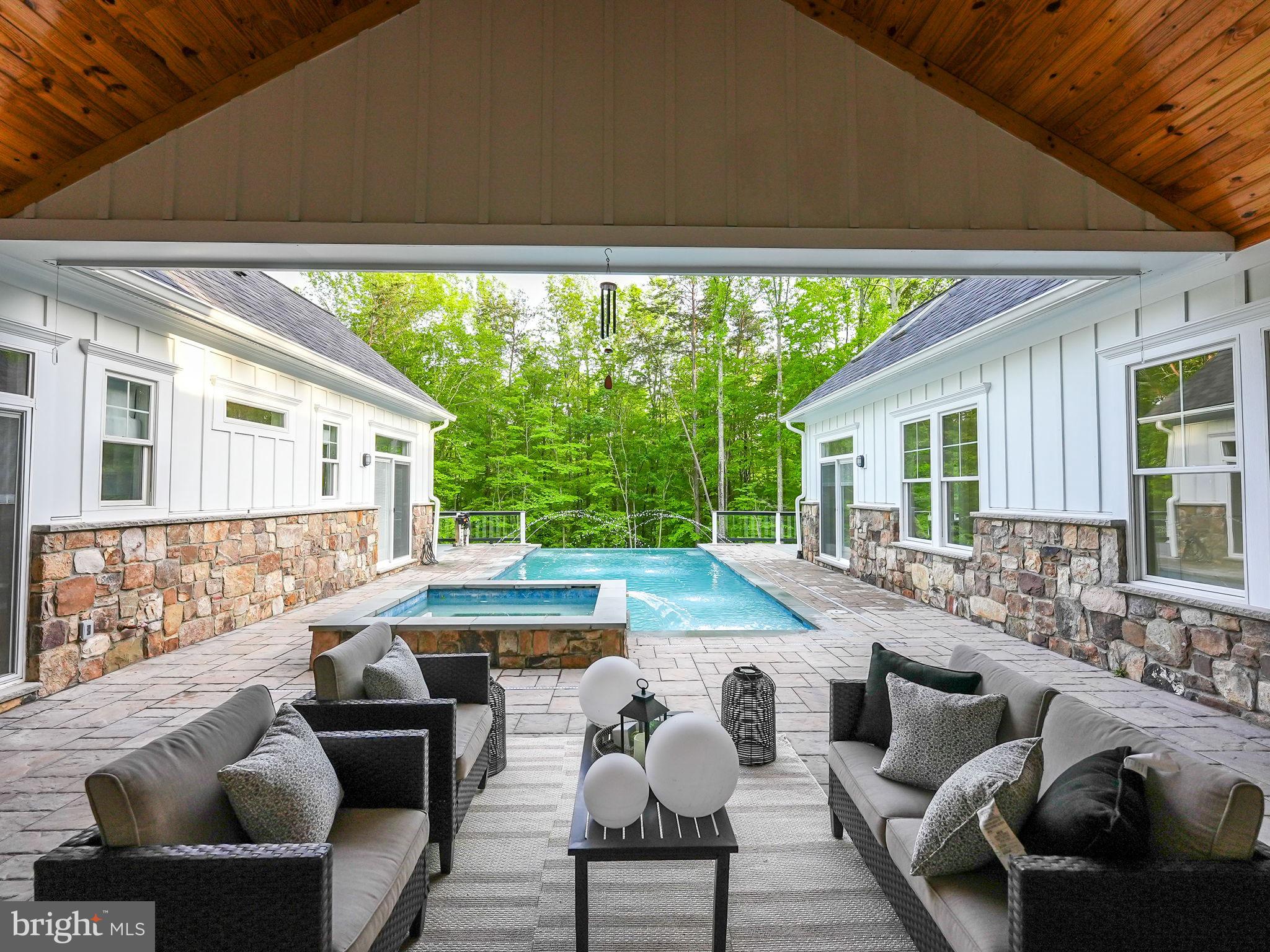 WOLF RUN SHOALS - Residential