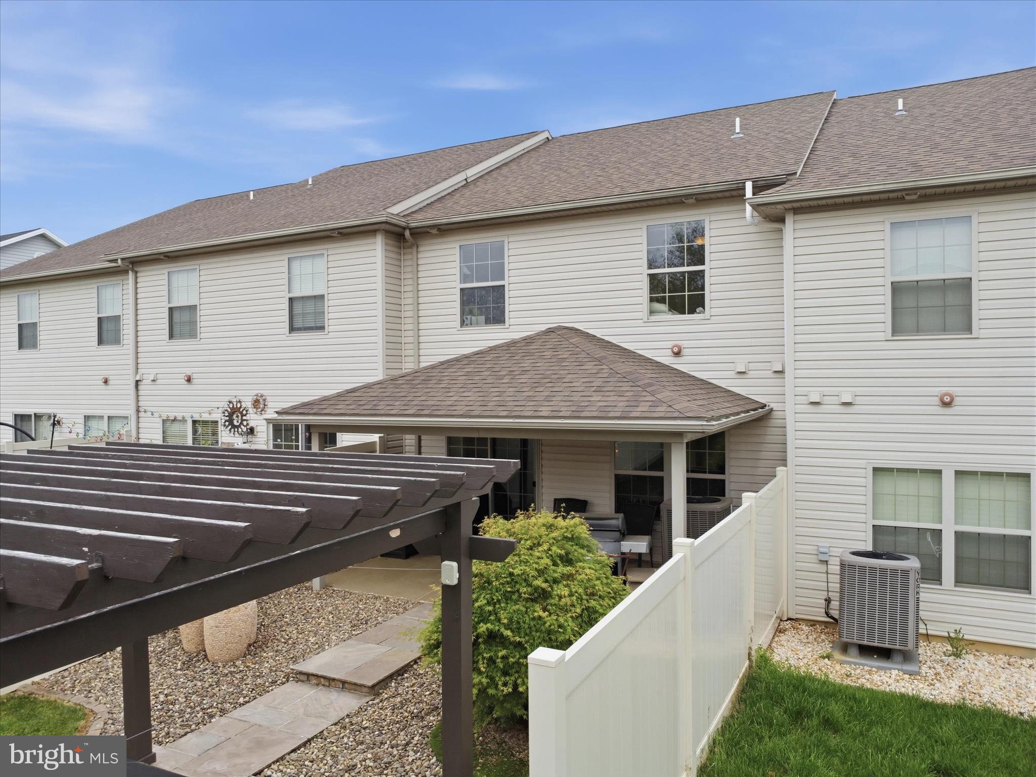 WALNUT KNOLLS - Residential