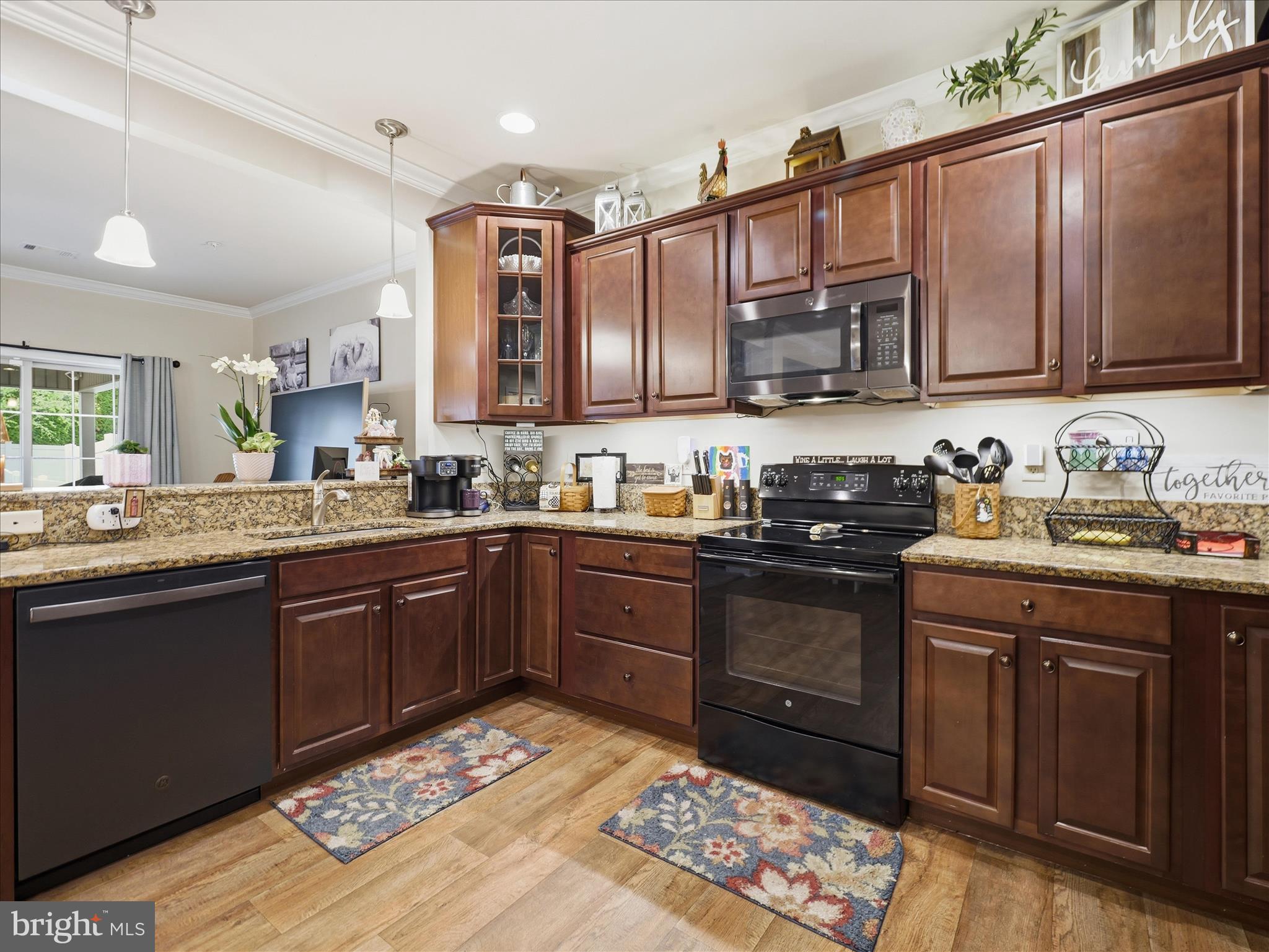 WALNUT KNOLLS - Residential