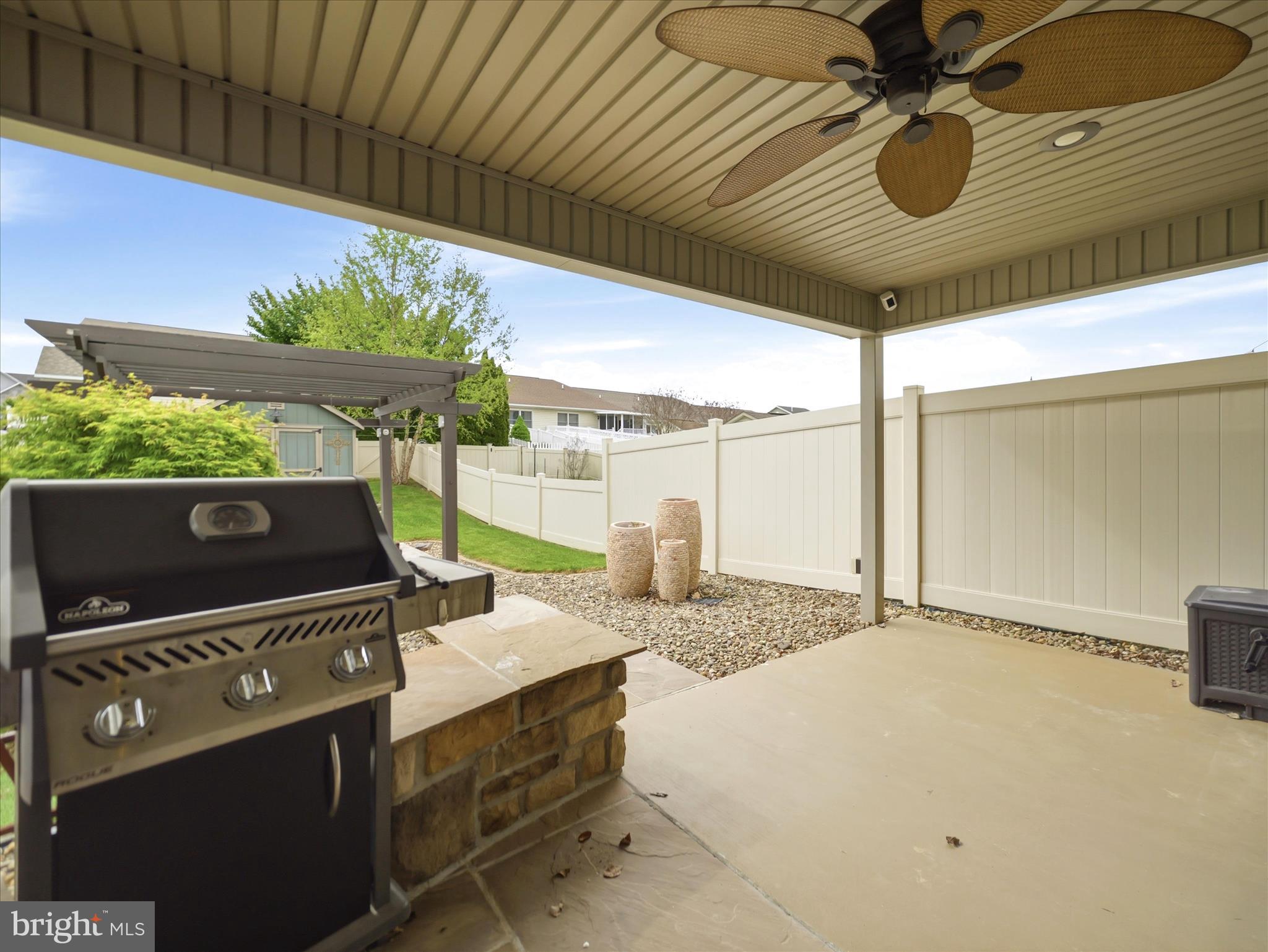 WALNUT KNOLLS - Residential