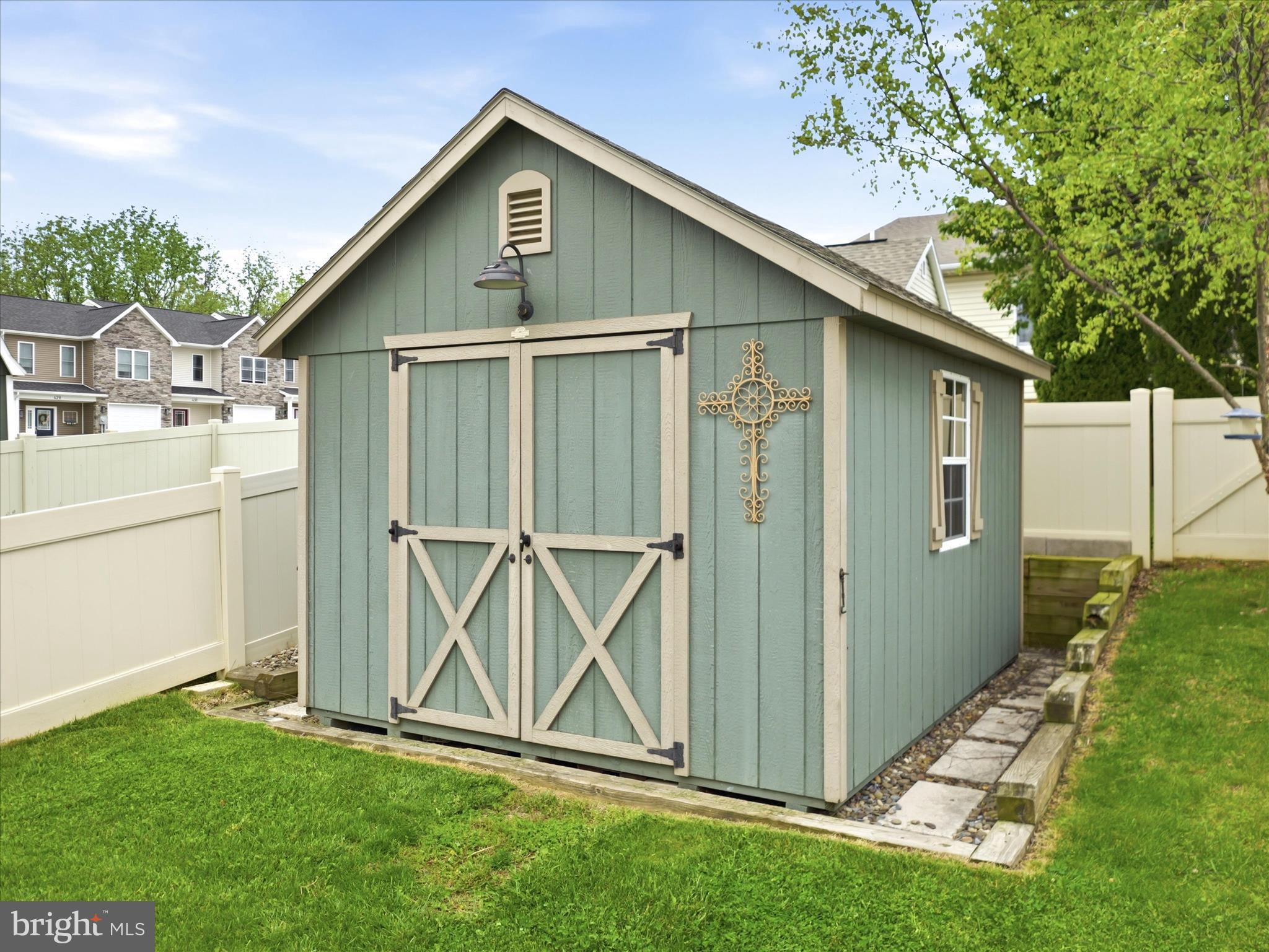 WALNUT KNOLLS - Residential