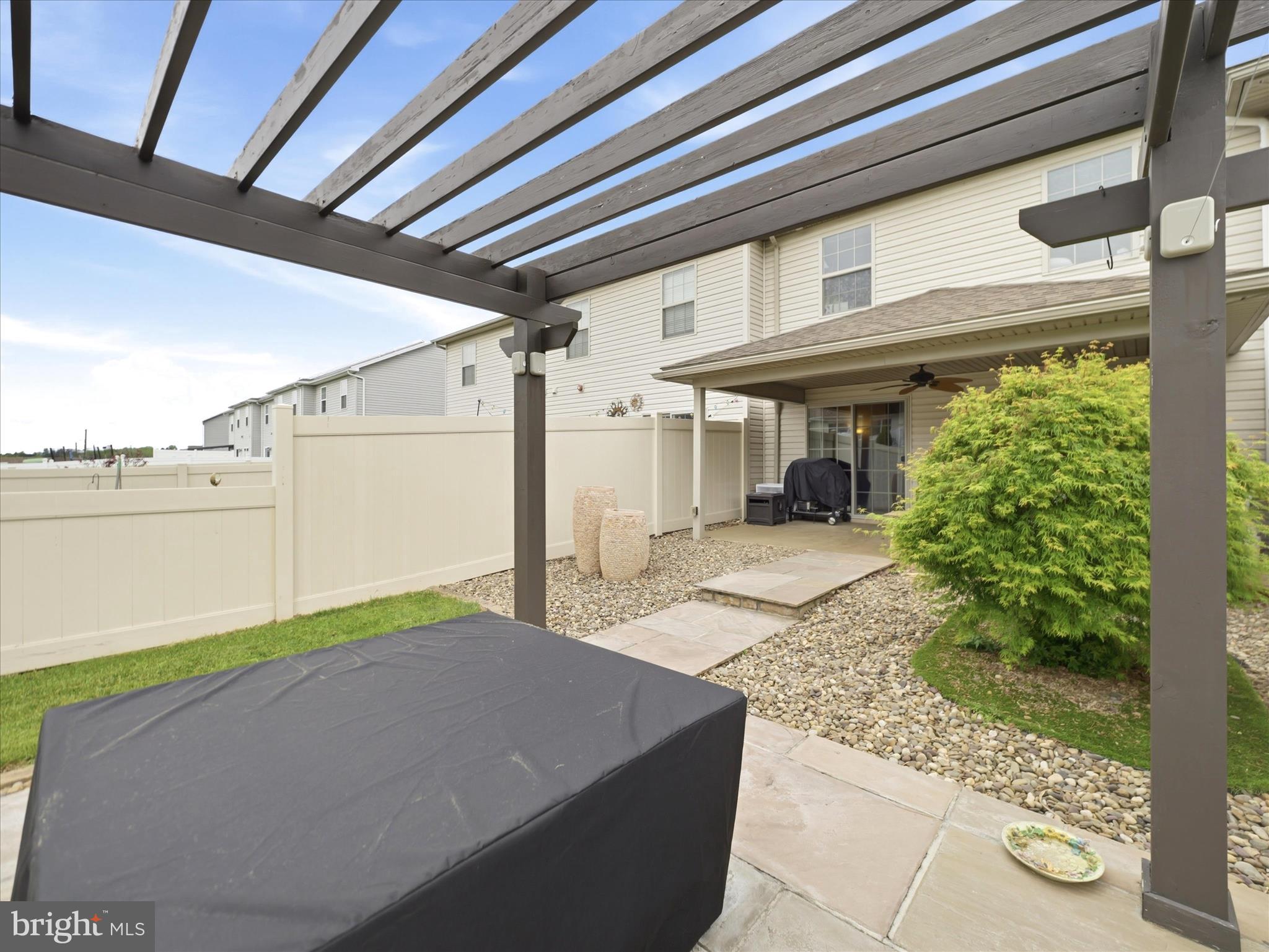 WALNUT KNOLLS - Residential