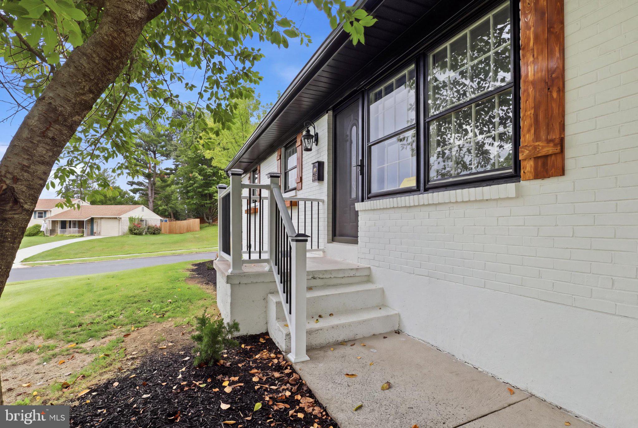 861 W FOXCROFT DRIVE