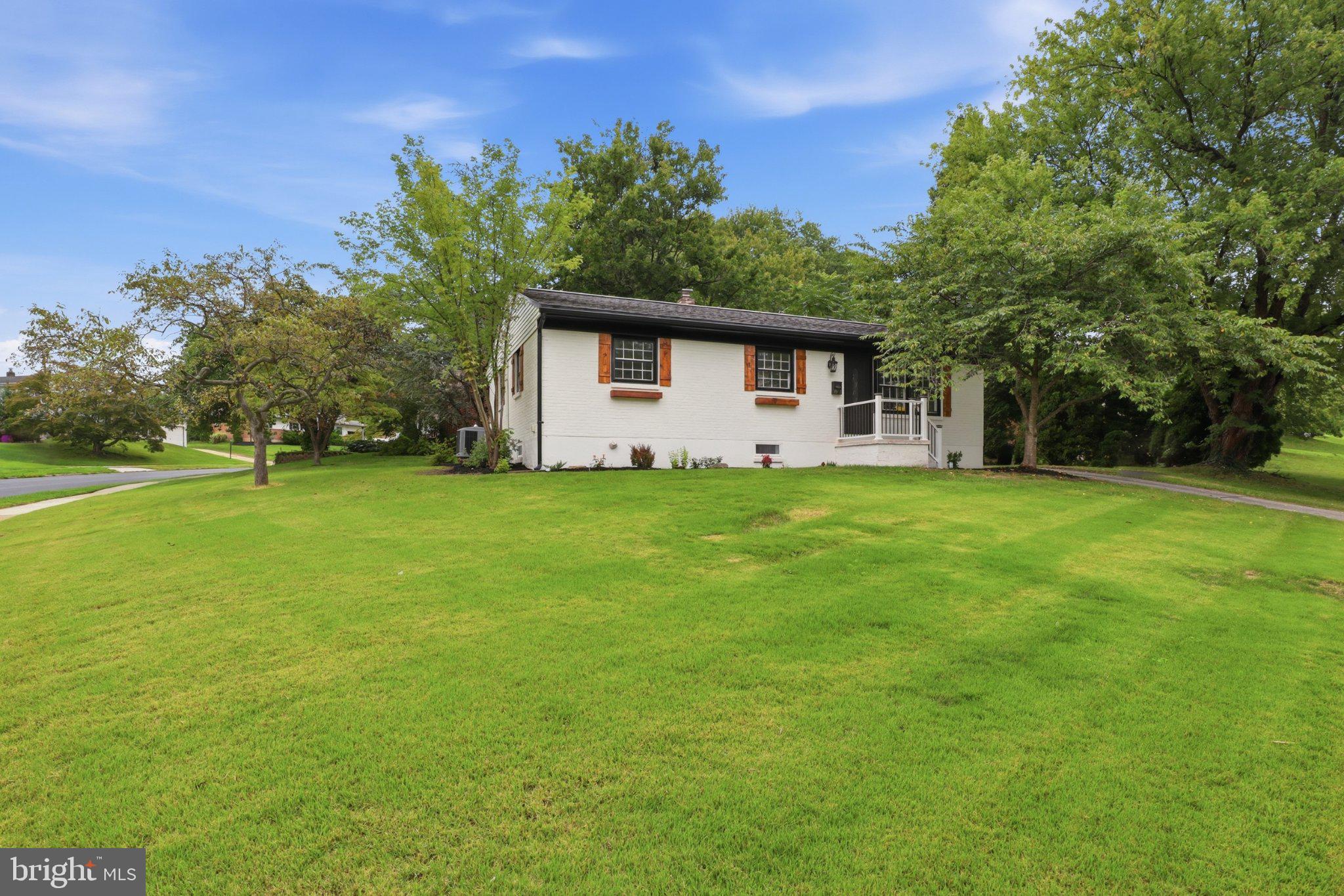 861 W FOXCROFT DRIVE