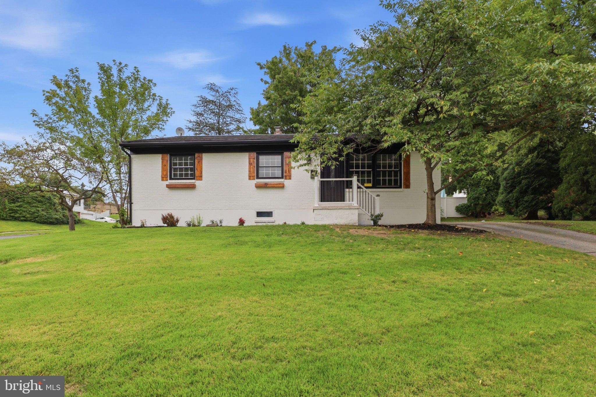861 W FOXCROFT DRIVE