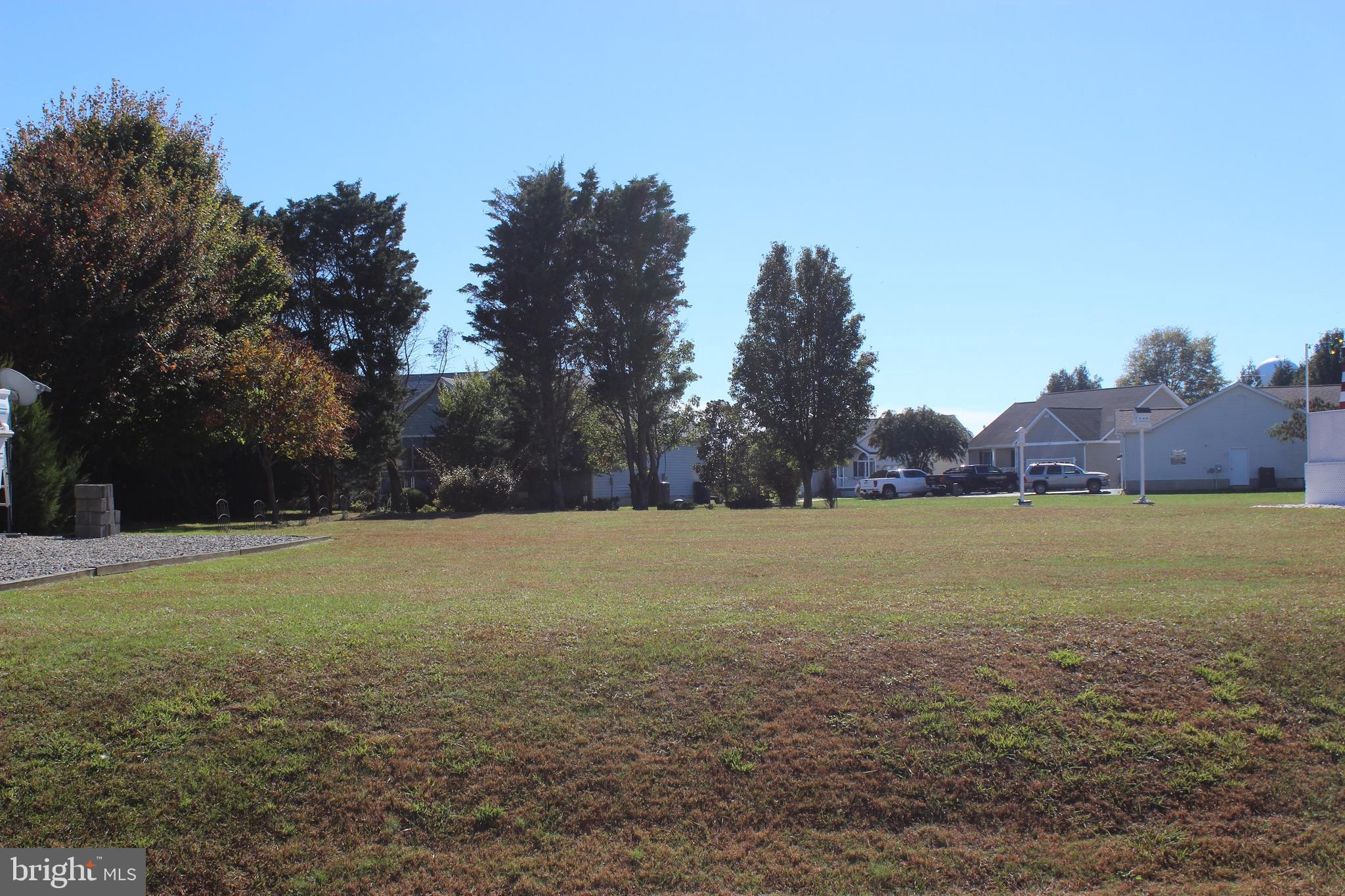 CAPTAIN'S COVE - Land