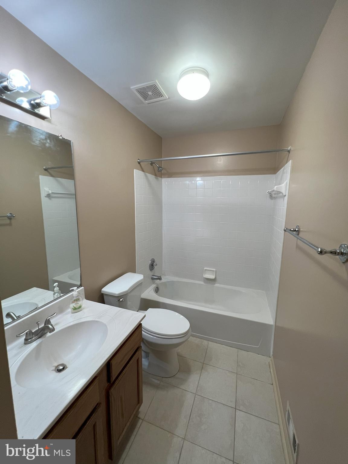 CLOVERLEAF TOWNHOMES - Residential Lease