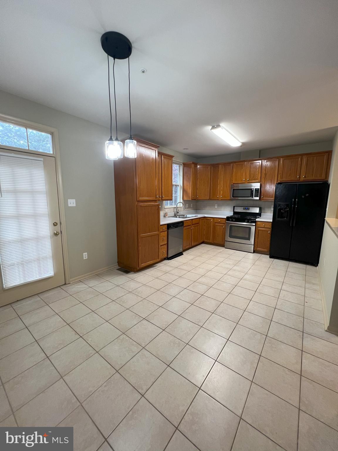 CLOVERLEAF TOWNHOMES - Residential Lease