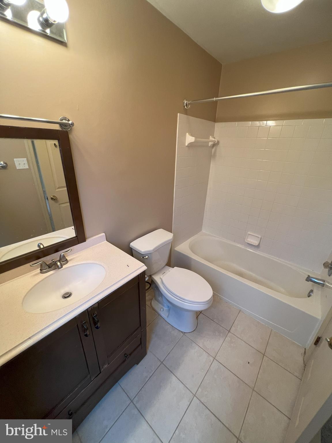 CLOVERLEAF TOWNHOMES - Residential Lease