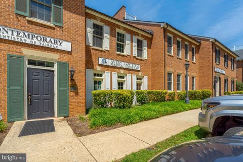 Photo of 10525 Braddock Road #9C, FAIRFAX, VA 22032 (MLS # VAFX2321680)